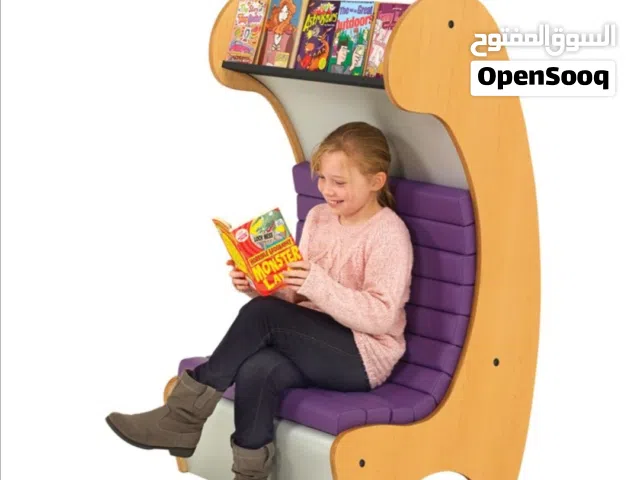 مكتبه مع كرسي