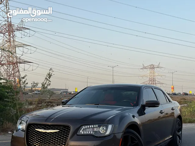 Used Chrysler 300 in Sharjah