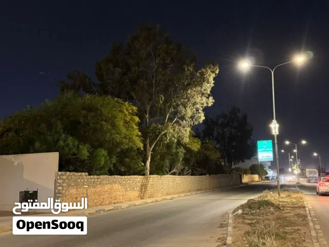 أرض 286ََ0 متر مربع على الرئيسي في قاريونس واجهتها 54 متر