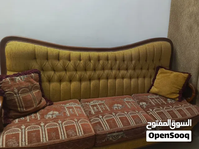 طقم كنب بشبه المرس نظيف وشبه جديد للبيع