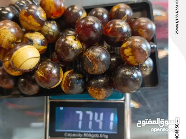 سبح كهرب قديم مع حجر من نفس الخامه مع ذكر الاوزان وسبح متنوعة من السندلوس والسير والعااج والنارجين