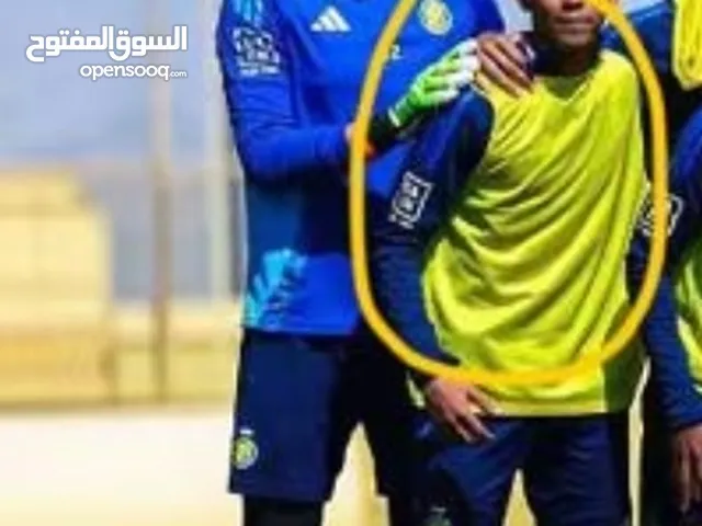 قفازات حارس النصر السعودي احمد الرحيلي في الرياض بسعر 350 ريال سعودي