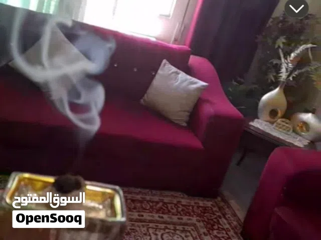 سجاد لون خمري  مقاس3/4 متر وحجم اصغر 1.5 في 1.70 نفس الون  السعر 55 قابل لتفاوض بشكل بسيط