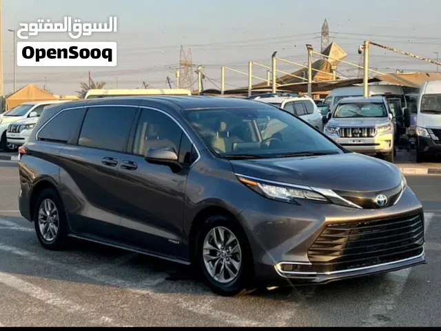 2021 تويوتا سيينا LE