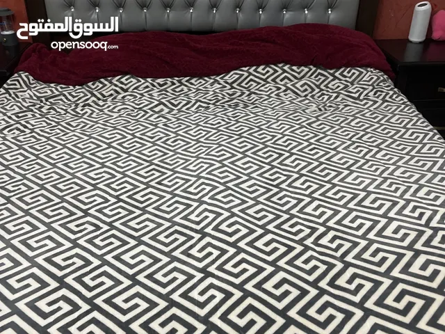 عفش بيت مستعمل بحاله جيده غرفه نوم وطقم كنب نظيف ليس بحاجه لصيانه وطاوله سفره وسجاد نظيف