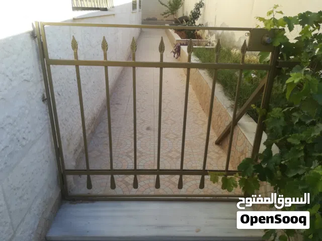 ابواب حديد للحديقة