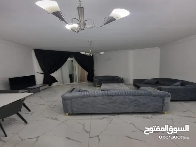 للايجار الشهري شقة غرفتين و صالة مفروشة في أبراج الواحة في عجمان بمنطقة الراشدية