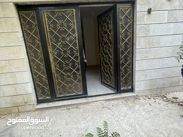 شقة أرضية جزءمن فيلا بموقع مميز للايجار / اربد ، إسكان الأطباء