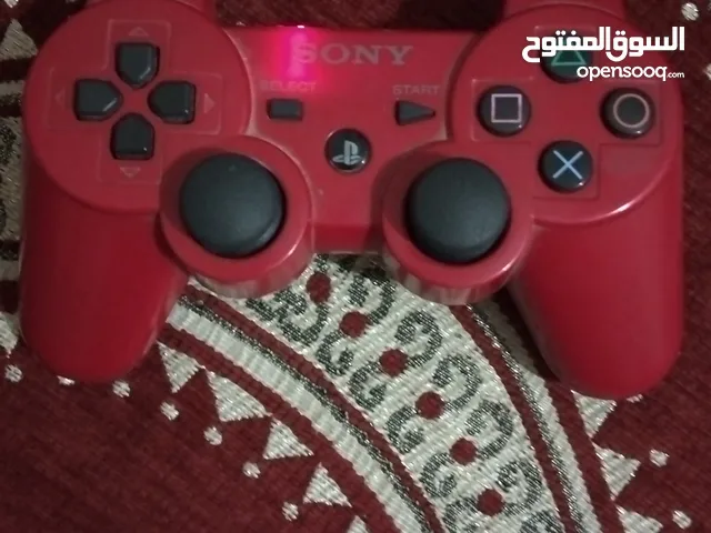 يد تحكم ps3 حمراء اصلية مع كابل اشحن بسعر مناسب جدا جدا بأزرار بحال جيد و مشحون