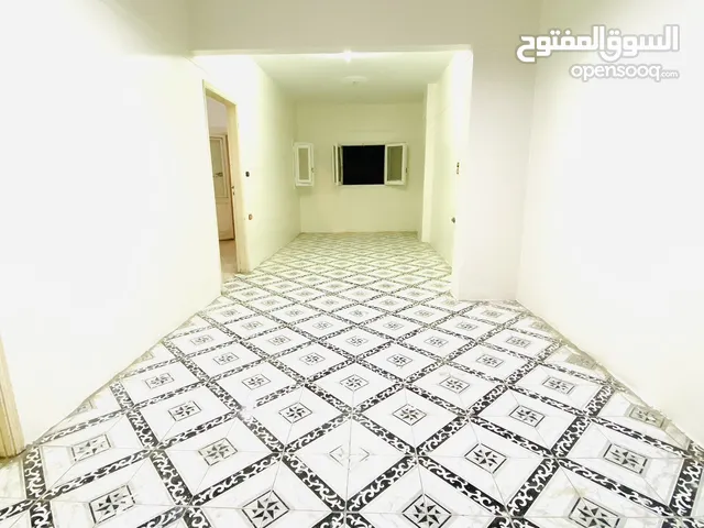 شقة 130متر في احمد ماهر الشارع اللي قبل  سامية الجمل حي الدكاترة