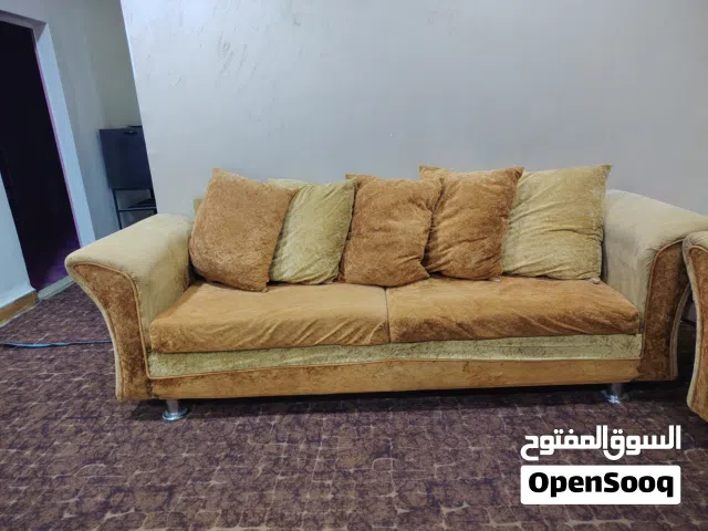كنب 7 مقاعد مع طقن طاولات