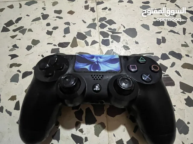 يد بلايستيشن 4 اصلية جايه مع الجهاز