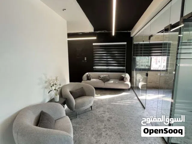 غرفة من اصل غرفتين