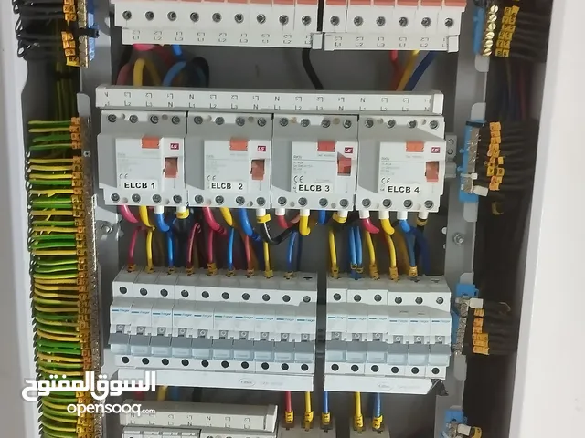 كهربائي تمديدات منزليه وسباك خبره 11عام داخل دوله الامارات اعمل فى جميع كل ما يخص الكهرباء والسباكة