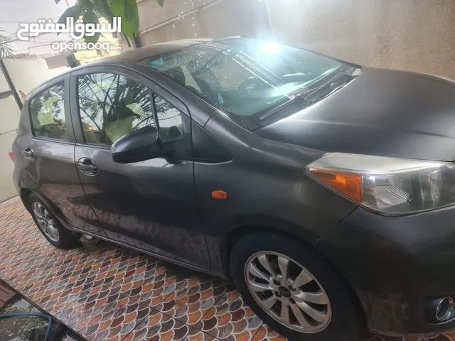 تويوتا يارس وارد أمريكي موديل 13 باسمي جاهزه من كل شي الضرر الباب خلف السائق فقط وصبغ الصفحة لتوحيد