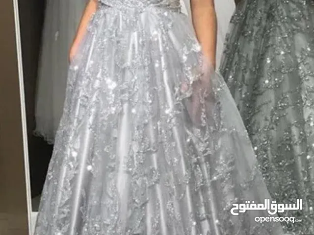 فساتين للبيع المستعمل