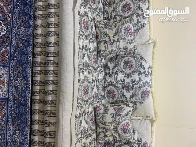 للبيع أثاث مستعمل 5 قطع مع 23 وسادة