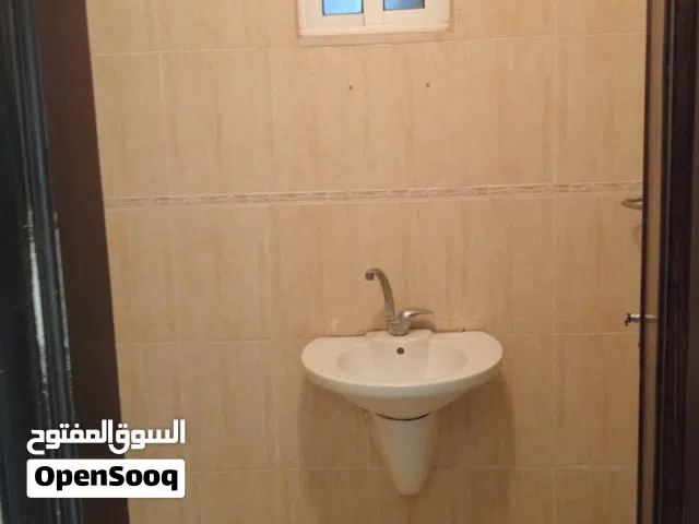 شقة فارغة للايجار غرب دوار القبة