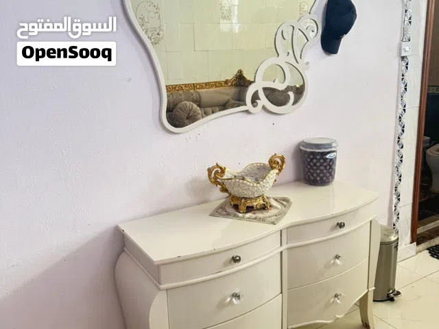 سرير بحالة ممتازه مع الكوميدينو 2