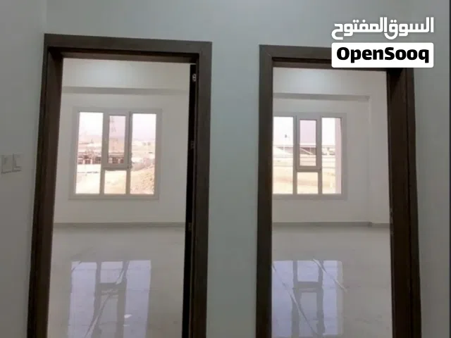 شقة للايجار في المعبيلة الجنوبية غرفتين وصالة الايجار 140 ريال