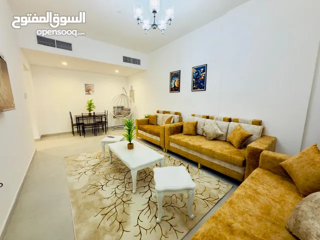 F3 / بناية جديدية اول ساكن -في كورنيش عجمان- فرش جديد بالكامل- قرب دوار السفينة- شهري -شامل الفوتير