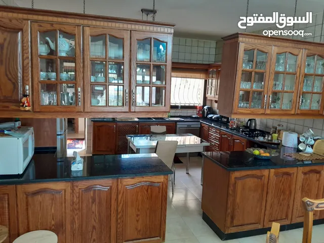 570 m2 More than 6 bedrooms Villa for Sale in Salt Al Saro