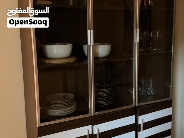 خزانة طويلة لا ادوات زيادة