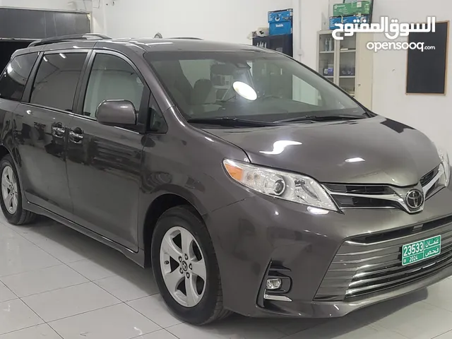 Used Toyota Sienna in Al Sharqiya