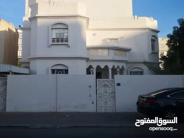 350 m2 More than 6 bedrooms Villa for Rent in Muscat Azaiba