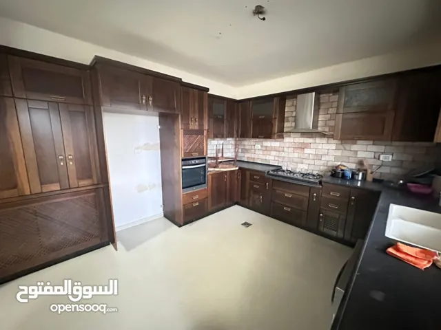 200 m2 3 Bedrooms Apartments for Sale in Ramallah and Al-Bireh Al Tira