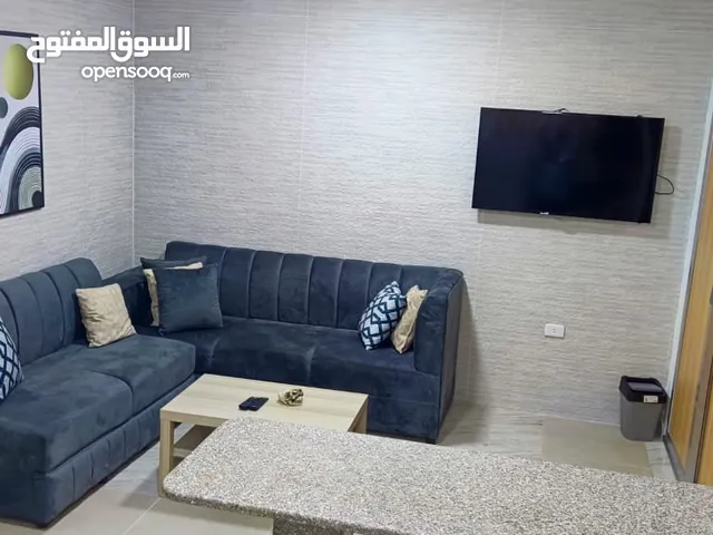 - شقة او استوديو / مودرن - في خلدا بالقرب من مكة مول - قريبة من جميع الخدمات والسوق.