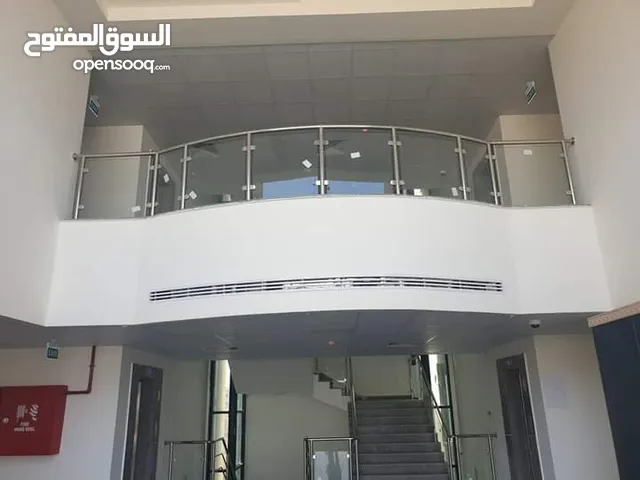 معلم زجاج ومرايا وسيكوريت ودبل وتركيب وتفصيل جميع انواع الزجاج وللمرايا وتركيب جميع زجاج الطاولات