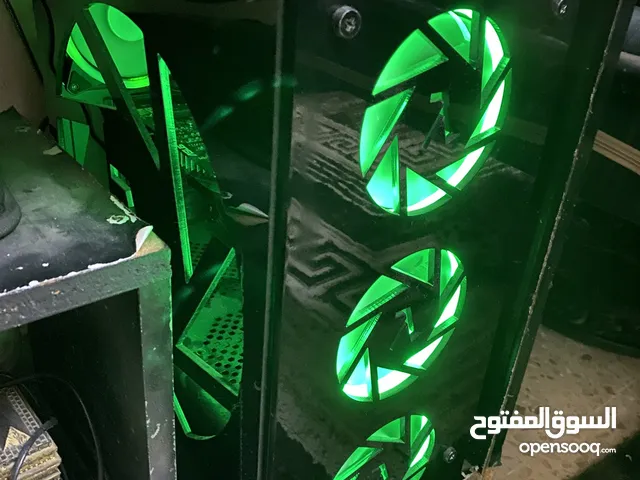 كمبيوتر قيمنق للبيع بحالة ممتازة