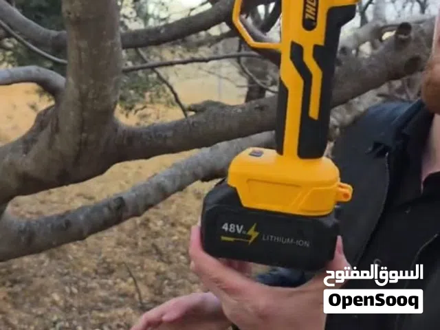 مقص تقليم كهربائي ببطارية ليثيوم قوية 48V قصّ قوي وسلس للأغصان شفرة حادة من فولاذ تحكم مريح