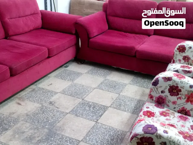 اطقم كنب امريكي بحاله ممتازه جدا جدا تفصيل خشب سويد