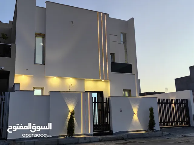 330 m2 3 Bedrooms Villa for Sale in Tripoli Al-Serraj