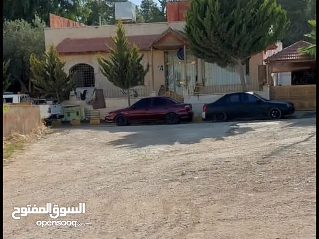180 m2 More than 6 bedrooms Villa for Sale in Madaba Madaba Center