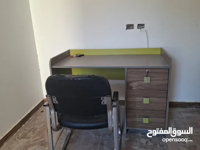 مكتب شبه جديد