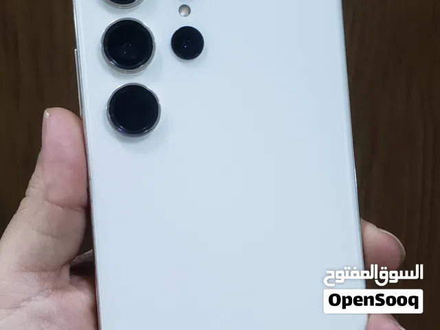 جلاكسي اس 23 الترا ذاكره 1 تيرا  لون ابيض نظيييف ولاخدش العيب الذي فيه لما تسرع بالشاشه الحروف تقطع