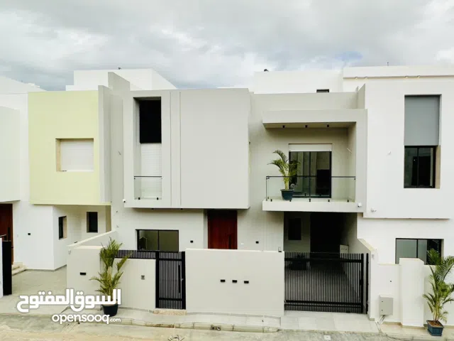 380 m2 5 Bedrooms Villa for Sale in Tripoli Al-Serraj