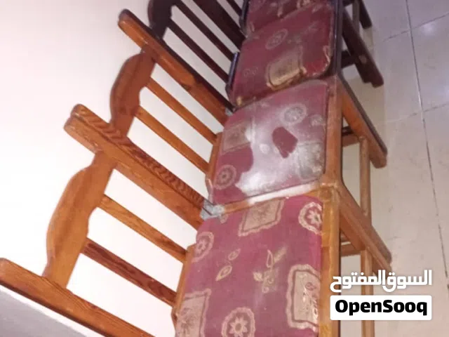 طاولة معه كراسي للبيع