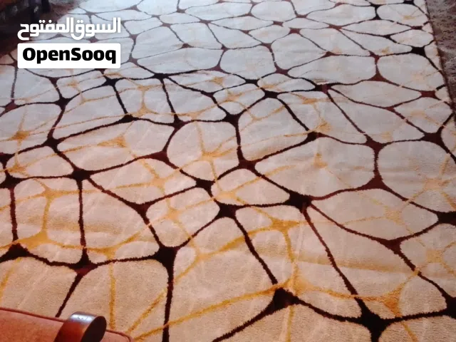 سجاد موكيت مستعمله بحال وكاله الطول 4متر والعرض 3 متر