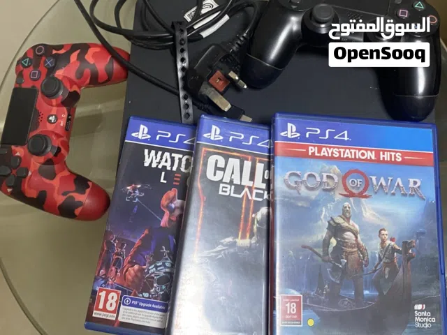 PS4 ما تشتكي من شي في حاله ممتازه مع ثلاث سيديات ب65ريال