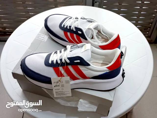 44 Sport Shoes in Misrata