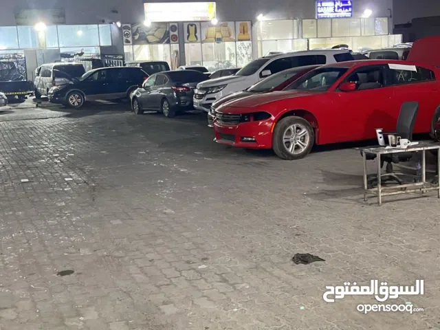 كراج سيارات للبيع جاهز بجميع معدات السمكره والميكانيكا والصبغ وسعر مميز في موقع عملي