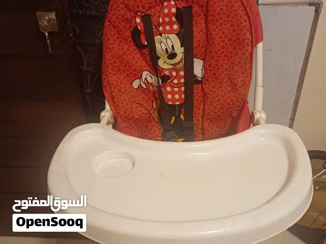 سرير اطفال وكرسي طعام ومرجيحة اطفال