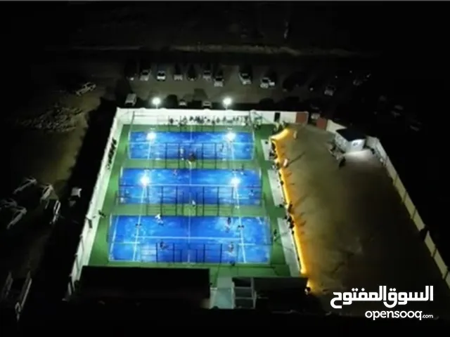 ثلاث ملاعب بادل احترافية شبة جديدة مع كامل الملحقات للبيع بسعر ممتاز جدا