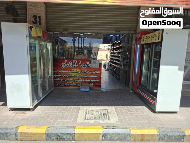 سوبر ماركت وقهوة للبيع في مجمع باصات عمان الجديد في اربد