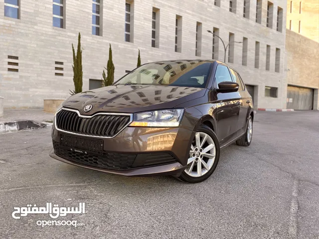 سكودا فابيا اوتوماتيك ترخيص 2019 باللون البني المميز للبيع