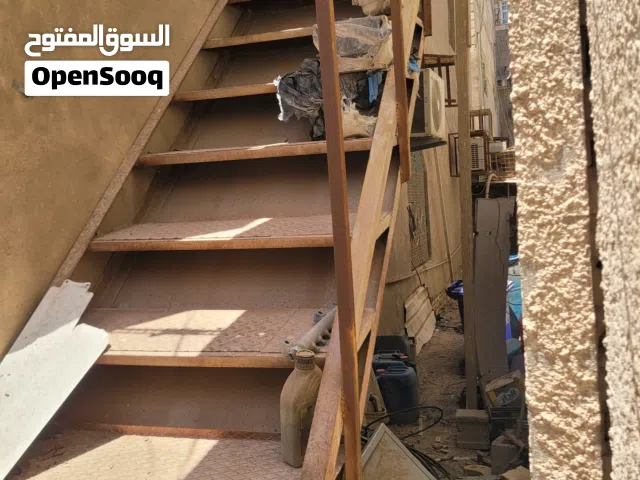 درج حديد ثقيل ومغلف من الاسفل